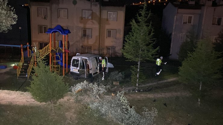Ödünç aldıkları araçla çocuk parkına uçtular: 1 ölü, 1 yaralı