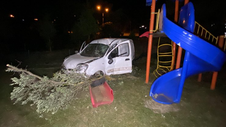 Ödünç aldıkları araçla çocuk parkına uçtular: 1 ölü, 1 yaralı