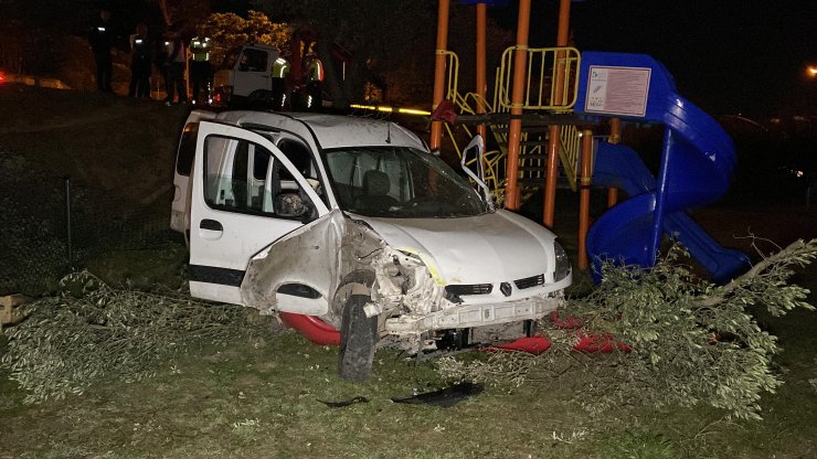 Ödünç aldıkları araçla çocuk parkına uçtular: 1 ölü, 1 yaralı