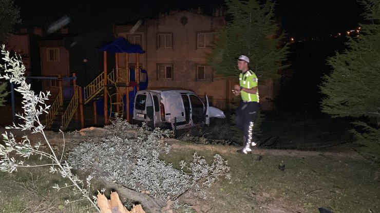 Ödünç aldıkları araçla çocuk parkına uçtular: 1 ölü, 1 yaralı