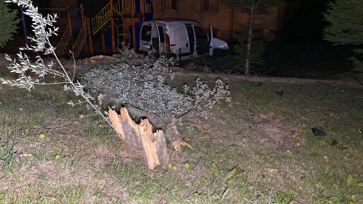 Ödünç aldıkları araçla çocuk parkına uçtular: 1 ölü, 1 yaralı