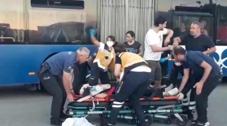 Otomobil sürücüsü 2 kadına çarptıktan sonra kaza yerinden kaçtı