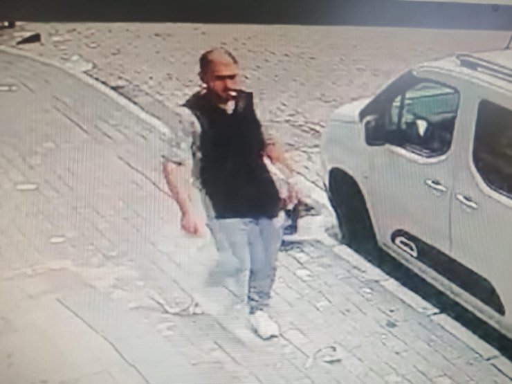 Park halindeki motosikleti çaldı