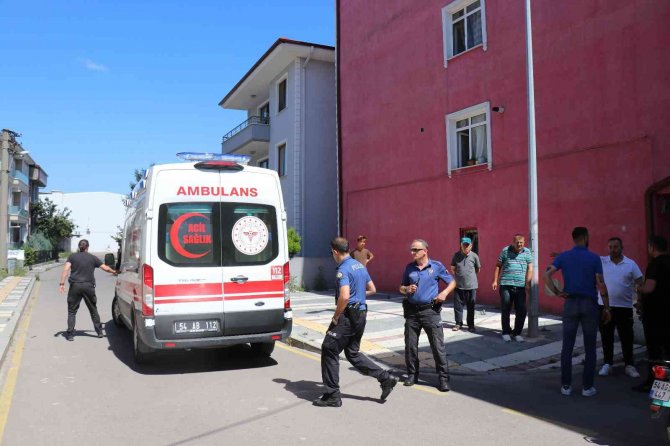 Parasının çalındığını iddia eden patron çalışanı sokak ortasında darp etti