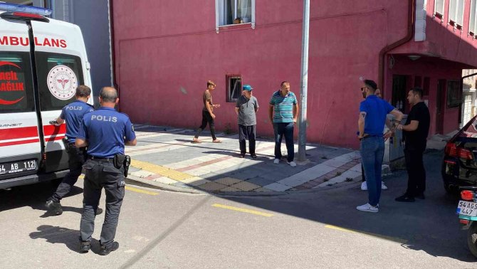 Parasının çalındığını iddia eden patron çalışanı sokak ortasında darp etti