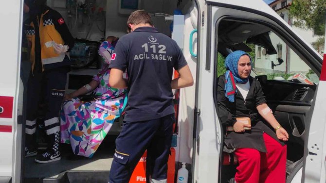 Sakarya’da otomobil şarampole yuvarlandı: 6 yaralı