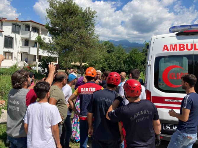 Sakarya’da otomobil şarampole yuvarlandı: 6 yaralı