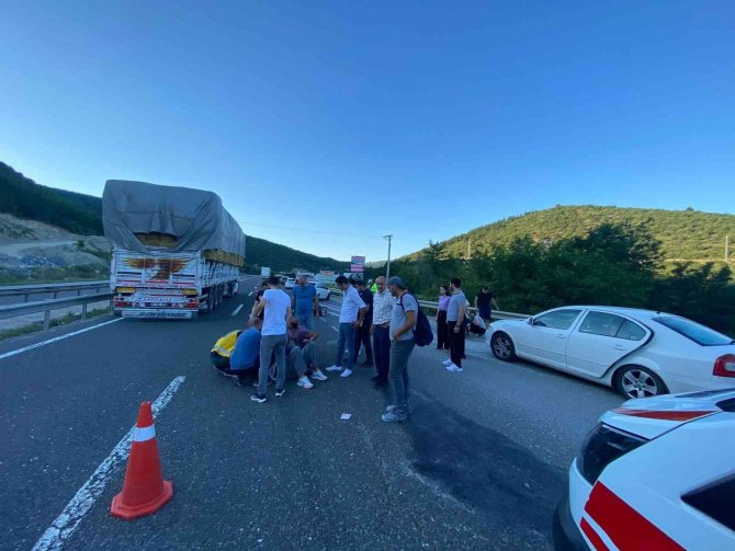 Takla atan motosikletteki karı koca yaralandı