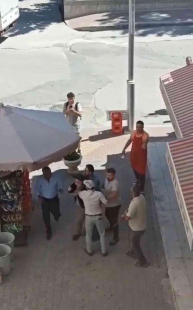 Tartıştığı akrabasının dükkanına kurşun yağdırdı