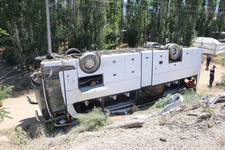 Tur otobüsü kazasında 41 yaralıdan 39'u taburcu oldu