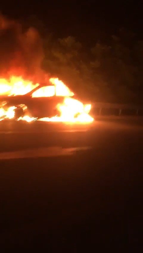 Yanan araç kullanılamaz hale geldi