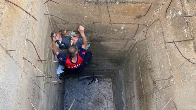 40 derece sıcaklıkta yavru köpeği kurtarmak için seferber oldular