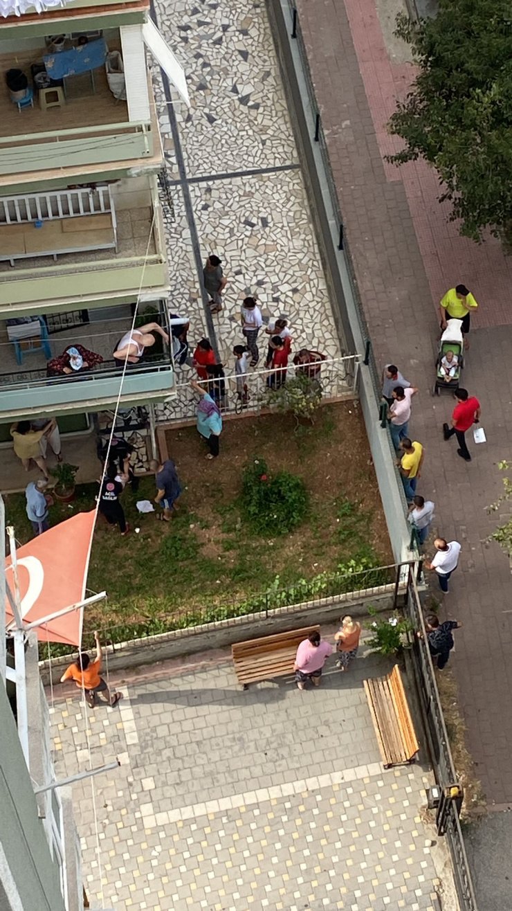 5'inci kattan düşen Halil İbrahim'i Türk bayrağının asılı olduğu ip kurtardı