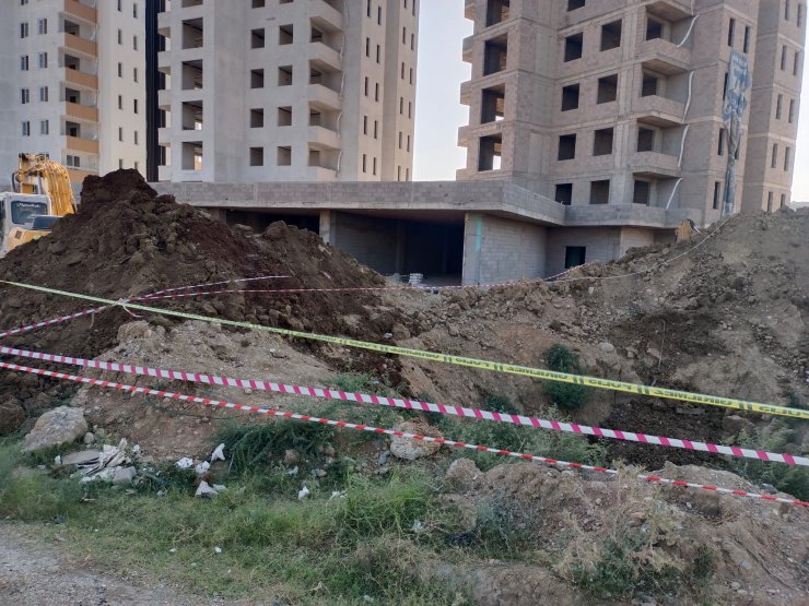 Apartman inşaatında boru döşenirken göçük meydana geldi: 2 ölü