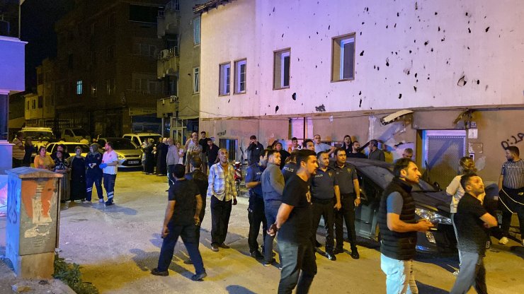 Barakada çıkan yangın binaya sıçradı, mahalleli sokağa döküldü