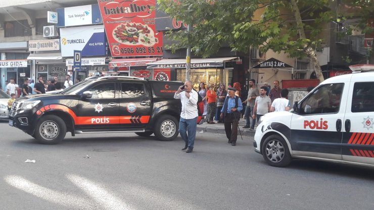 Çocukların kavgasına aileler de karıştı; o anlar kamerada