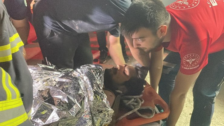 Edirne'de dengesini kaybederek Tunca Nehri'ne düşen kişiyi AFAD kurtardu