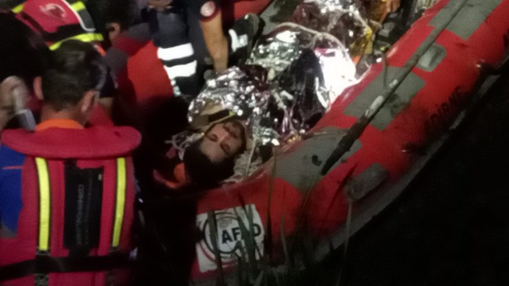 Edirne'de dengesini kaybederek Tunca Nehri'ne düşen kişiyi AFAD kurtardu