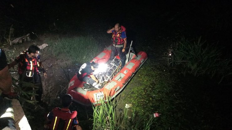 Edirne'de dengesini kaybederek Tunca Nehri'ne düşen kişiyi AFAD kurtardu