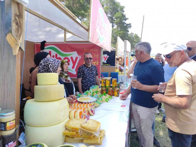 Festivale 1 tonluk kaşar damga vurdu