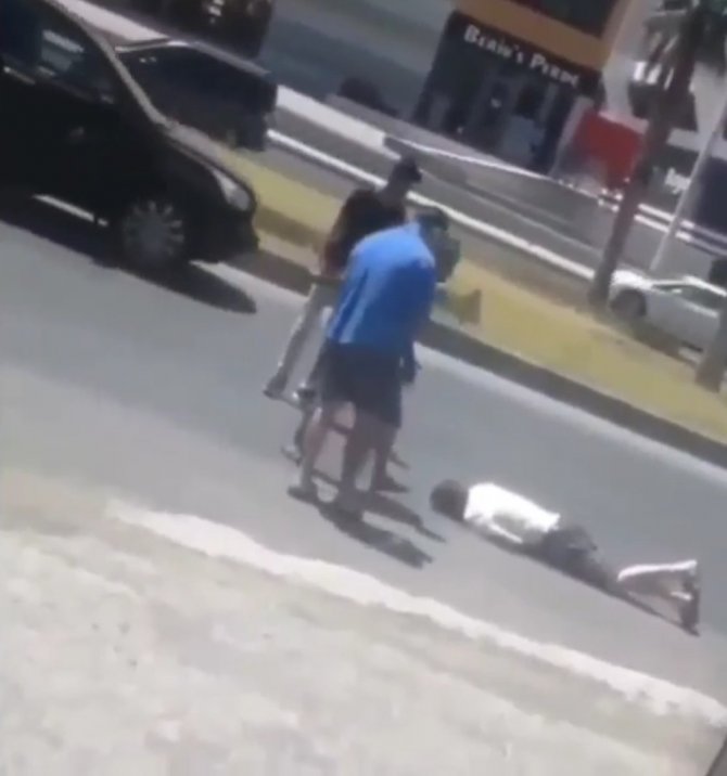 Güreşçi tartıştığı otomobil sürücüsünü böyle nakavt etti