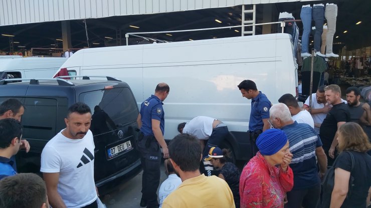 Kadınların görüntülerini çeken şüpheliyi dövdüler