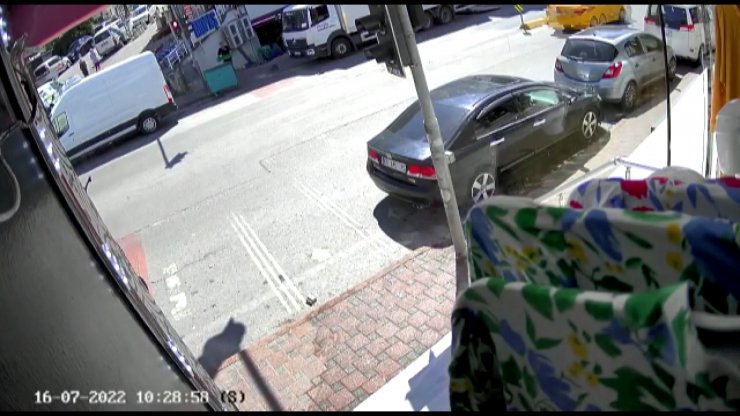 Kaldırımdaki iki kadını ezdi: 1 ölü 