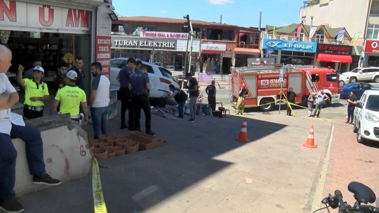 Kaldırımdaki iki kadını ezdi: 1 ölü 