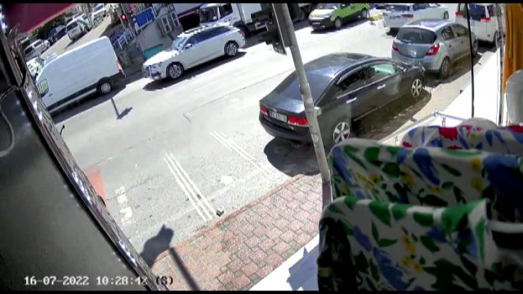 Kaldırımdaki iki kadını ezdi: 1 ölü 