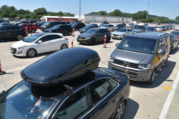 Kapıkule'de gurbetçi yoğunluğu