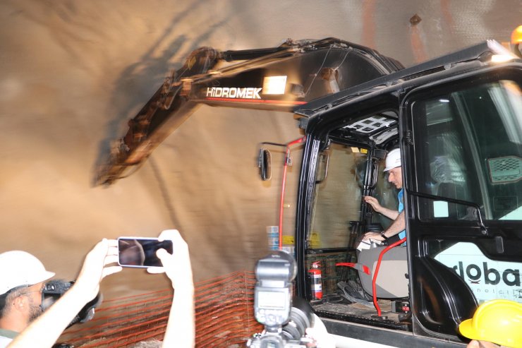 Karaismailoğlu: Bursa-İstanbul arası YHT ile 2 saat 15 dakika olacak