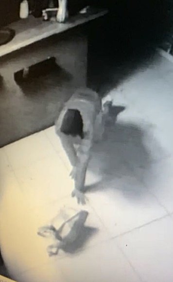 Kasalardan para çaldı, kameralara yakalanmamak için yerde süründü