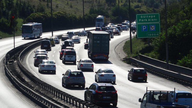 Kocaeli'de bayram dönüşü trafiği başladı