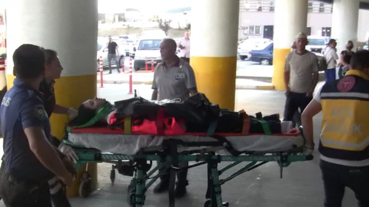 Kontrolden çıkan otomobil şarampole devrildi; aynı aileden 5 yaralı