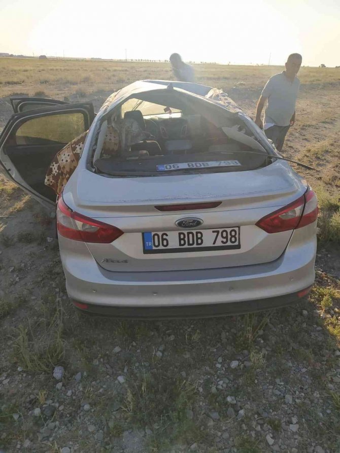 Konya'da refüje çarpan otomobil takla attı: 4 yaralı