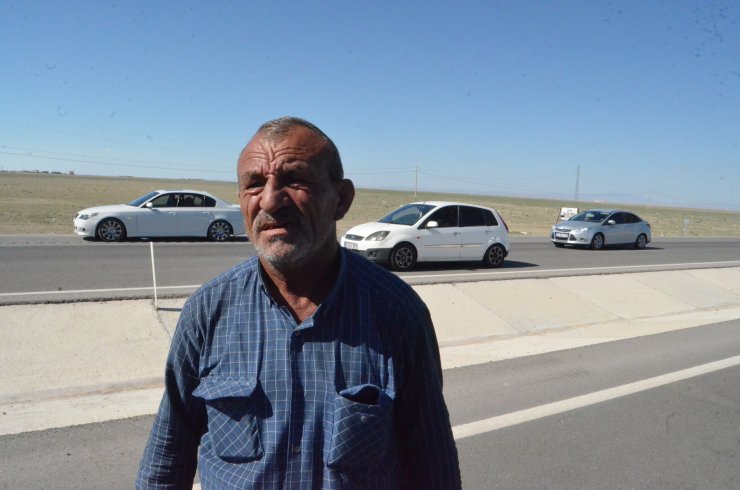 Konya'dan Kayseri'ye giden kamyonda yangın! Kasasındaki kuru pastalar yandı