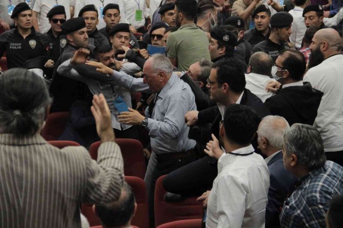 Olaylı kongre sonrası 213 kişinin üyeliği iptal edildi