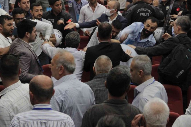 Olaylı kongre sonrası 213 kişinin üyeliği iptal edildi