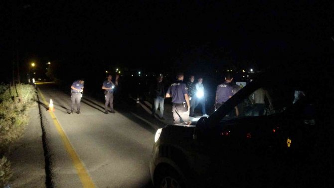 Otomobilden gençlere ateş açıldı: 1 ölü
