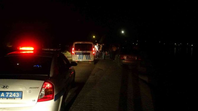 Otomobilden gençlere ateş açıldı: 1 ölü