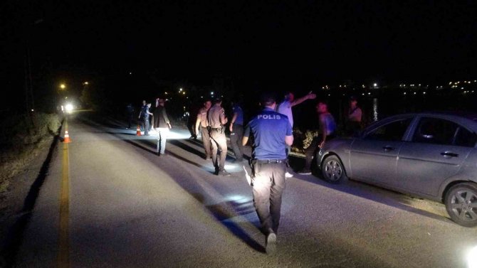 Otomobilden gençlere ateş açıldı: 1 ölü