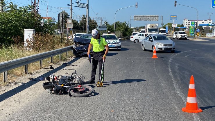 Otomobille çarpışan motosikletli ağır yaralandı