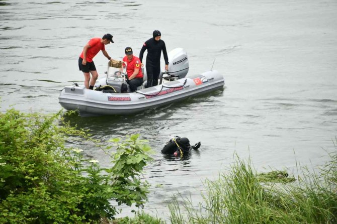 Samsun’da kayıp Emine’yi arama çalışmaları sürüyor