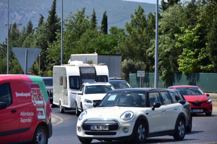Tatilcilerin dönüşe geçtiği Muğla'da kilometrelerce araç kuyruğu oluştu
