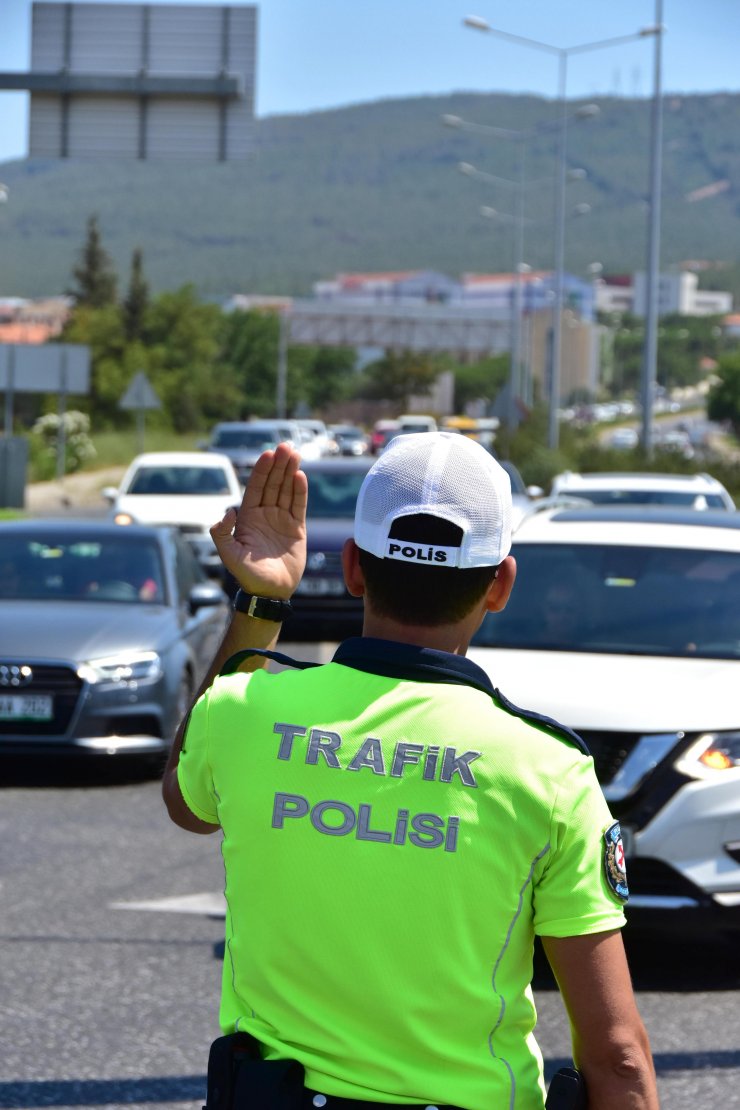 Tatilcilerin dönüşe geçtiği Muğla'da kilometrelerce araç kuyruğu oluştu