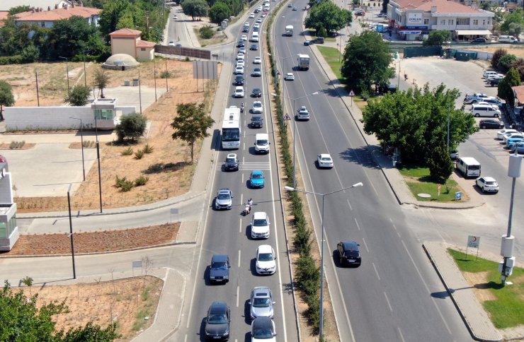 Tatilcilerin dönüşe geçtiği Muğla'da kilometrelerce araç kuyruğu oluştu