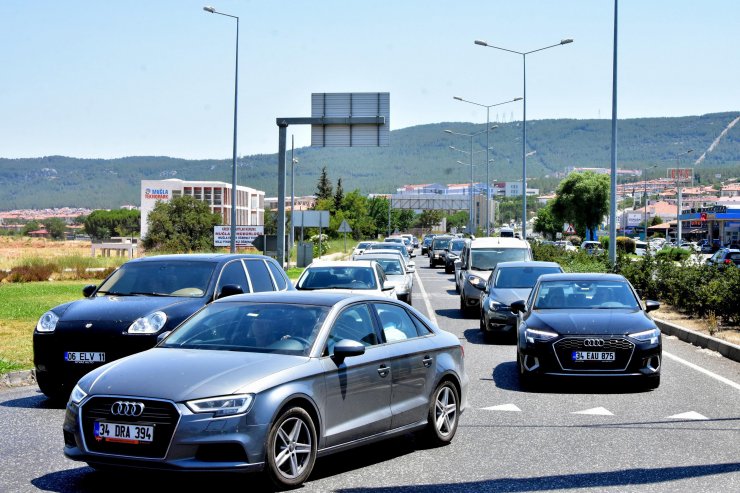 Tatilcilerin dönüşe geçtiği Muğla'da kilometrelerce araç kuyruğu oluştu
