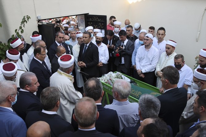 Vefat eden İskeçe Müftüsü Ahmet Mete'yi onbinler uğurladı