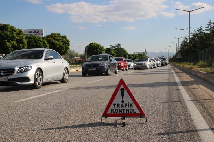 Afyonkarahisar- Antalya kara yolunda bayram dönüş trafiği