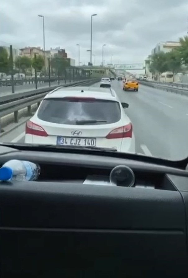  Ambulansa yol vermeyen sürücüye 623 lira ceza kesildi